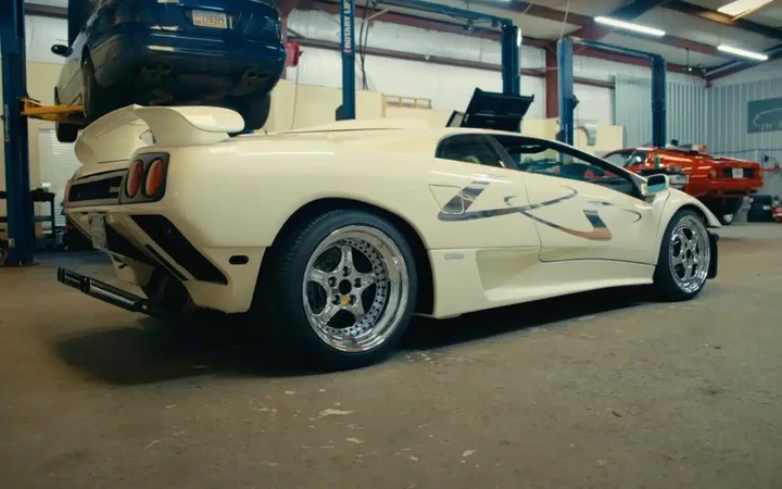 Il ritorno della Lamborghini Diablo Victoria's Secret, bella da passerella