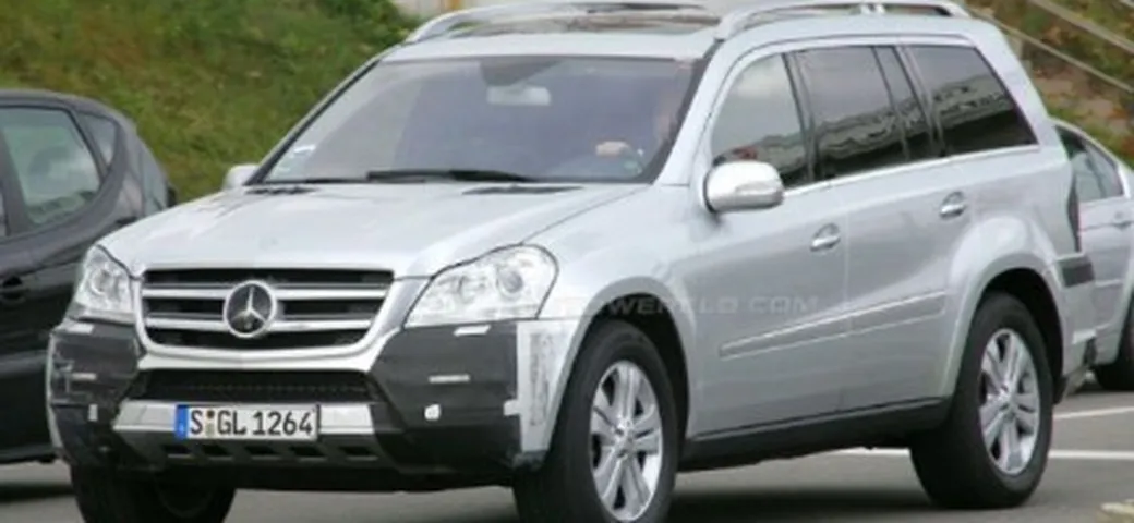 Mercedes GL: nuove foto spia per il restyling