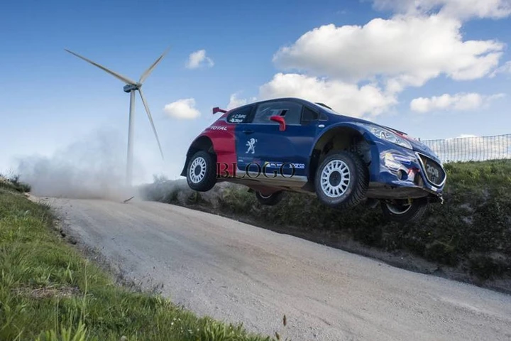 Carlos Sainz: una speciale sulla Peugeot 208 T16