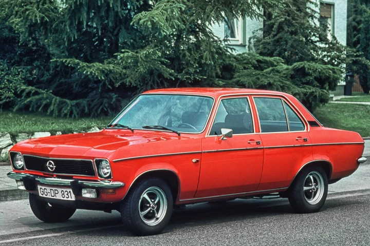 Opel Ascona: mezzo secolo per la media di Russelsheim