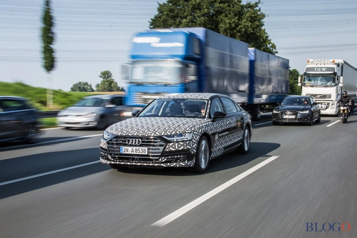 Audi A8: guida autonoma di livello 3 con l'AI traffic jam pilot