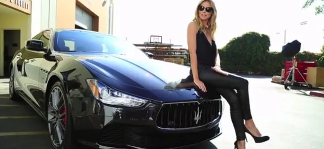 video backstage: Heidi Klum posa con Maserati per Sports Illustrated
