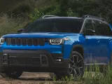 Jeep Cherokee, debutto show a New York: ha il nuovo motore ibrido