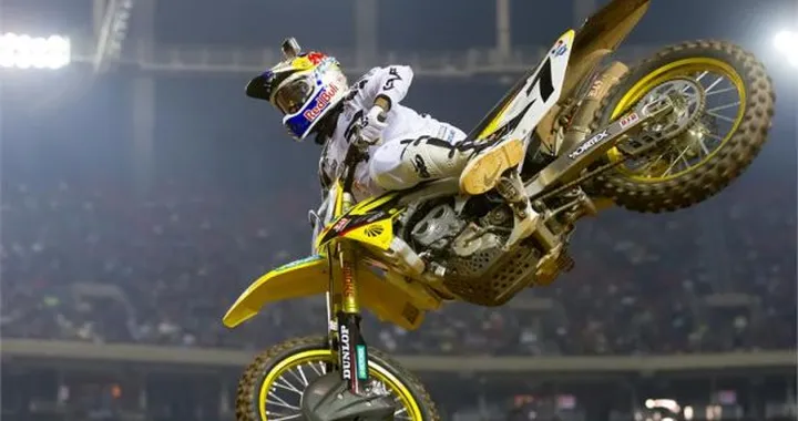 AMA Supercross: ad Atlanta prima vittoria per James Stewart (Suzuki)