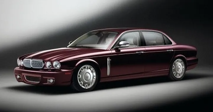 La nuova XJ Daimler Super Eight
