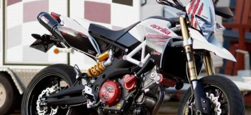 Consegnata la prima Aprilia Dorsoduro R by V2Racing