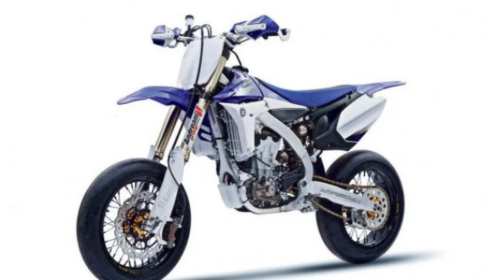 Yamaha al Motodays: esposizione gamma 2012 e test ride dentro e fuori la Fiera di Roma