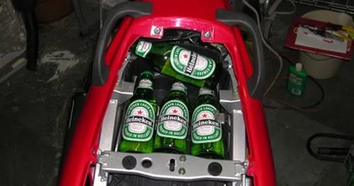 Come porto le birre in moto?