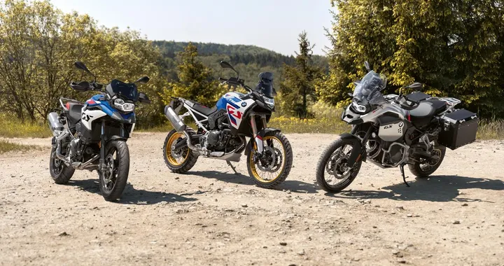 BMW F 900 GS, F 900 GS Adventure ed F 800 GS: debuttano le nuove versioni delle enduro