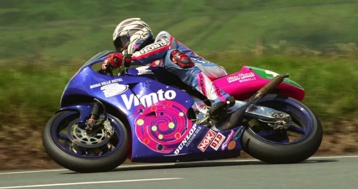 Tourist Trophy: nel '99 la prima vittoria di John McGuinness [VIDEO]