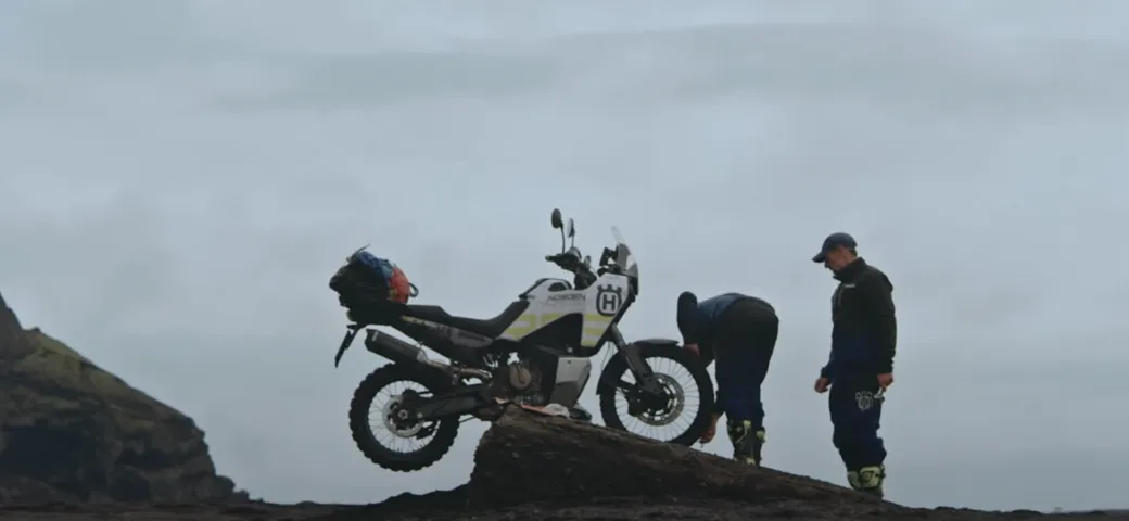Husqvarna Norden 901: in Islanda con Mike Horn e Cyril Despres