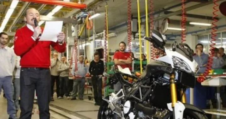 Ducati festeggia la prima Multistrada 1200 uscita dalla catena di produzione