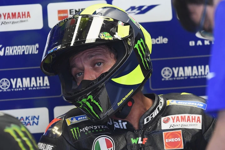 MotoGP: Rossi-Yamaha, chi decide? La bega del forcellone in carbonio