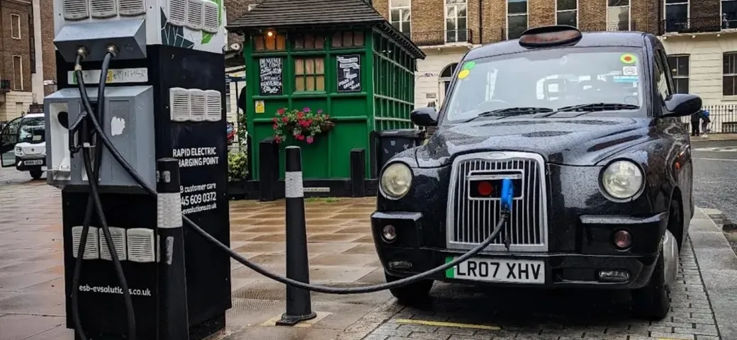 L'auto elettrica rallenta pesantemente in UK: il governo vara un piano di incentivi