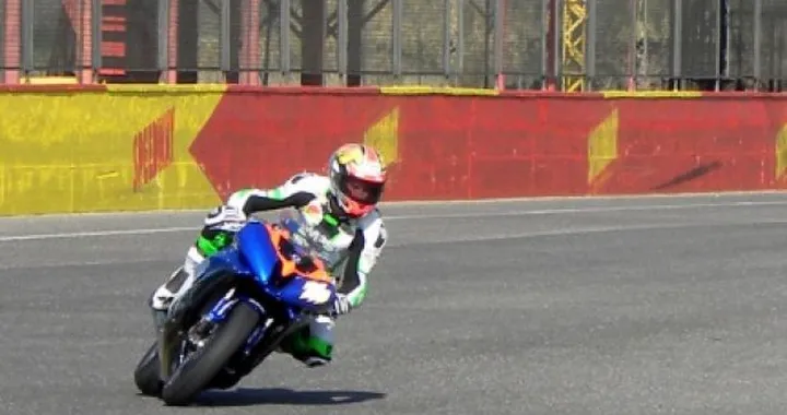 Simone Corsi si allena in sella alla Yamaha R6 del Team Ciatti