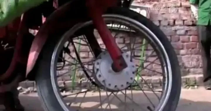 Rubrica Epic Win: la moto-Coccodrillo a 10 posti /video