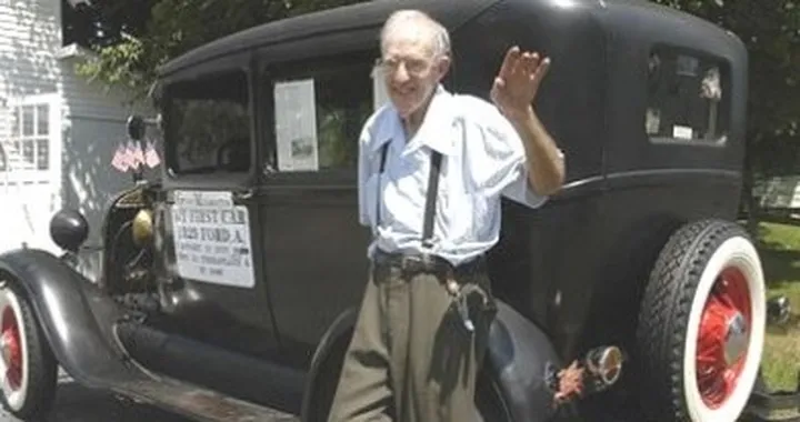 A 84 anni guida ancora la sua prima auto