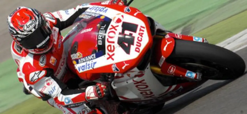 WSBK: Noriyuki Haga domina gara 2 ad Assen, Spies e Biaggi Out