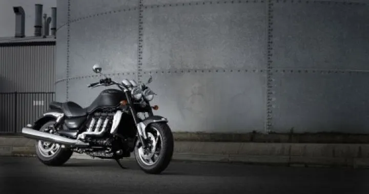 Triumph Rocket III Roadster 2010 in arrivo a dicembre a 16.600 euro