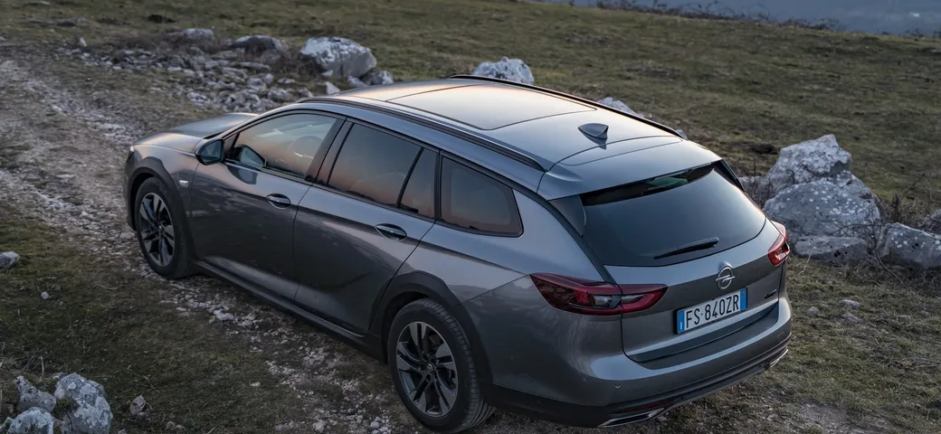 Opel Insignia Country Tourer: prova su strada - Video