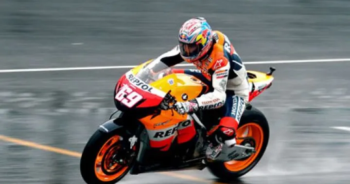 MotoGP Valencia: Nicky Hayden il più veloce precede Stoner nelle FP1