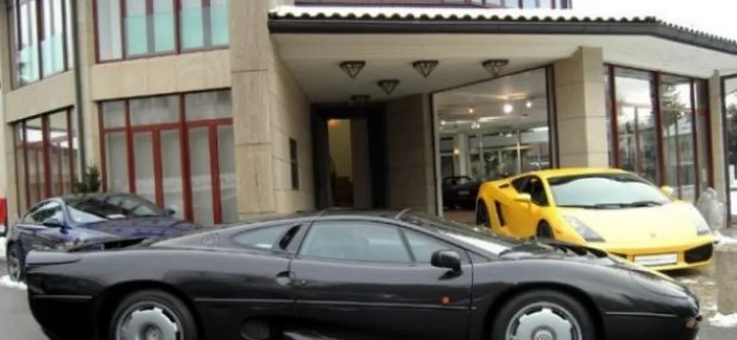 Jaguar: in vendita la XJ220 di Flavio Briatore!