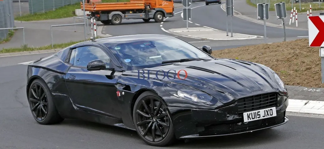 Nuove foto spia dell'Aston Martin DB11