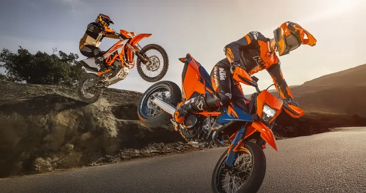 KTM 690 Enduro R e SMC R 2026: la nuova frontiera delle monocilindriche di grande cilindrata