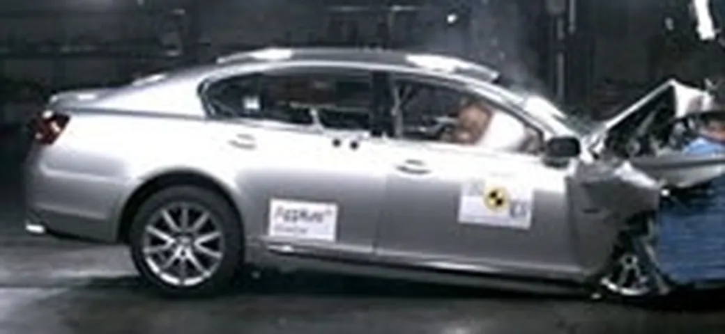 Con Lexus GS incidenti 