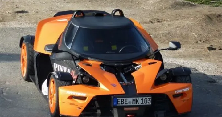 La nuova KTM X-Bow avrà un parabrezza e delle portiere