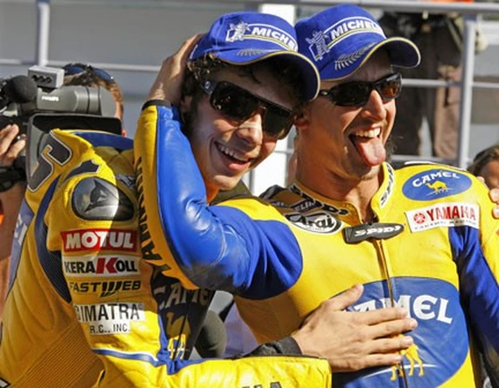 Colin Edwards rinnova con Yamaha