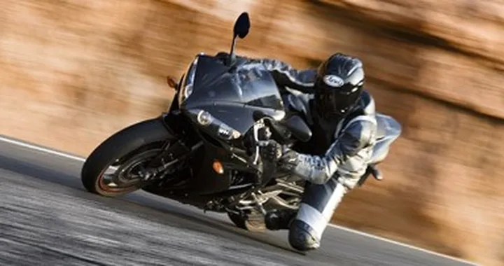 Vi facciamo provare una Yamaha R1