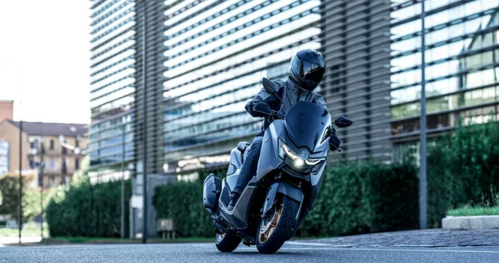 Nuovo Yamaha NMAX 155 Tech MAX: tecnologia YECVT e stile premium