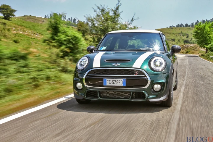 MINI Cooper S con accessori John Cooper Works PRO: tutta un'altra MINI
