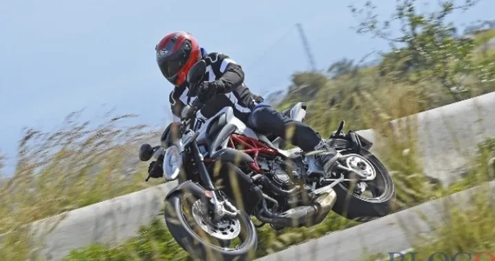 MV Agusta Brutale 800 M.Y. 2016: primo contatto