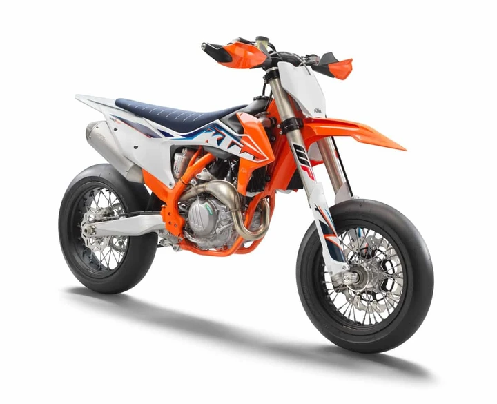 KTM svela la nuova 450 SMR 2022: caratteristiche tecniche e foto