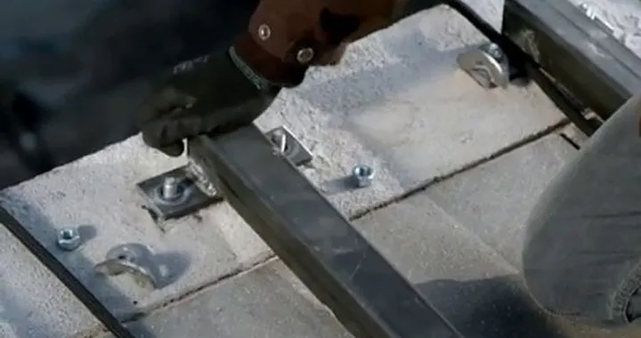 Il "pendolo umano", incredibile video Shark Helmets