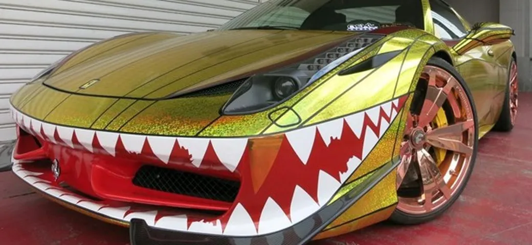 Ferrari 458 Spider Golden Shark: lo squalo dorato di Office K
