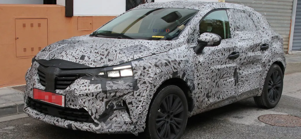 Renault Captur: foto spia su strada della nuova generazione