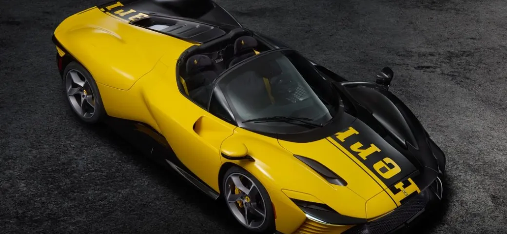 Ferrari Daytona SP3 Tailor Made, esemplare unico all'asta per beneficenza