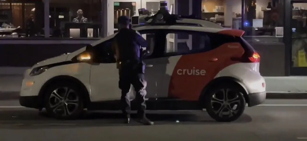 Polizia ferma auto a guida autonoma: ecco cosa fa l'algoritmo [Video]