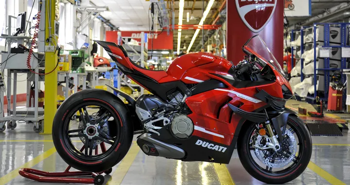 Ducati Panigale Superleggera V4: esce dalla fabbrica la 001/500 [Video]