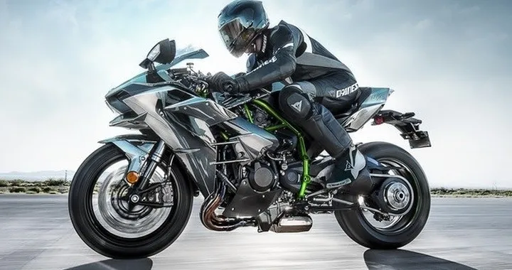 Kawasaki Ninja H2 2015: tutte le foto e i video della sovralimentata di Akashi [Foto]