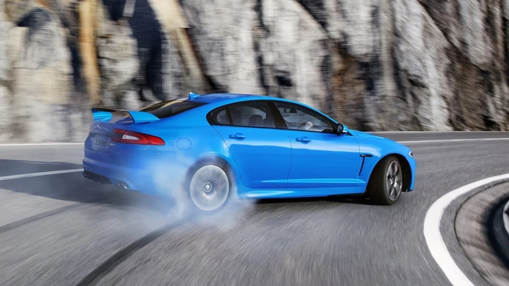 Jaguar XFR, l'alternativa alla BMW M5 nel mercato dell'usato