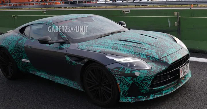 Guarda chi c'è a Torino, avvistato prototipo di Aston Martin DB12