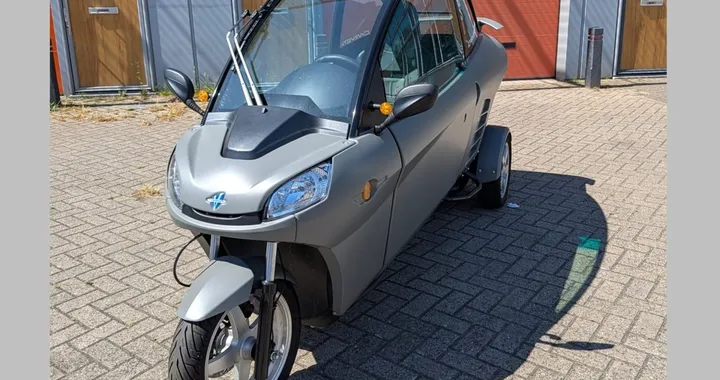 Carver BR1: il triciclo elettrico che piega come una moto