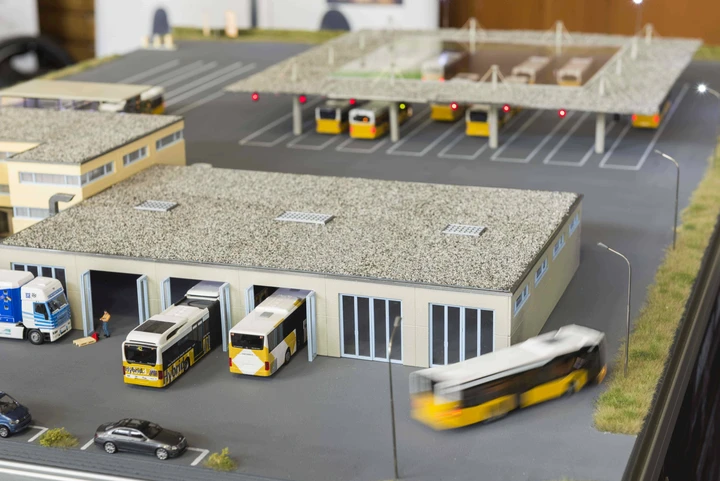 La rimessa degli autobus a guida autonoma per risparmiare sul personale