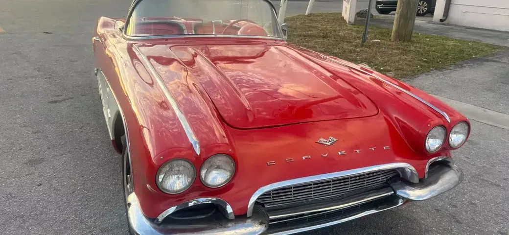 Chevrolet Corvette V1 del 1961 all'asta a 1 dollaro, senza riserve