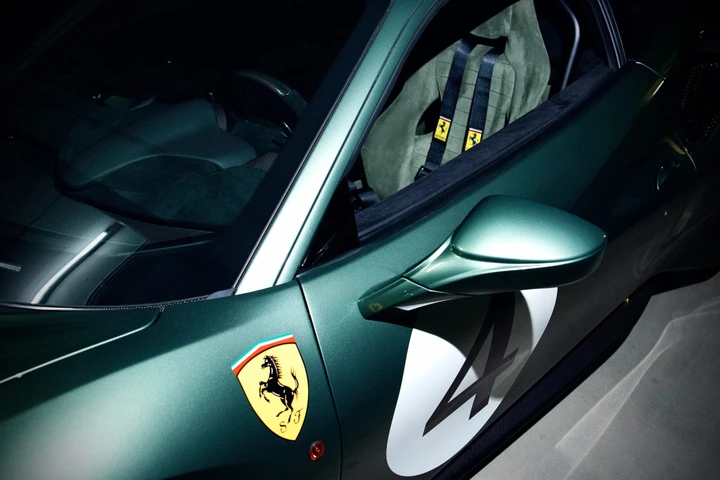 Ferrari e Porsche mai consegnate, truffa da 330mila euro