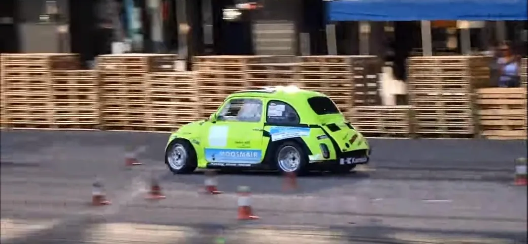 Fiat 500 con motore Kawasaki Ninja ZX-12R [Video]